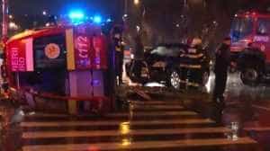ambulanta smurd rasturnat - Ambulanță răsturnată în urma unui accident! 5 oameni răniți, printre care și o fetiță de 6 ani