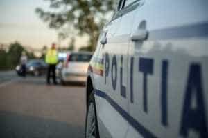 Un piteștean și un alt bărbat au înscenat un accident rutier ca să facă rost de 10.000 de euro de la firma de asigurări! 1 masina politie accident vhjn - Un piteștean și un alt bărbat au înscenat un accident rutier ca să facă rost de 10.000 de euro de la firma de asigurări!