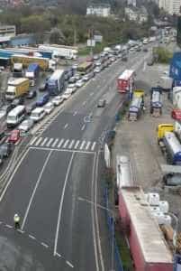 WhatsApp Image 2023 04 07 at 14.26.28 2 - (VIDEO) Haos în trafic! Fermierii protestatari au ajuns cu tractoarele în Pitești!