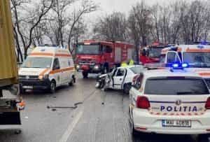 (VIDEO) Accident între un autoturism și un TIR pe DN7 - 4 victime implicate! 26 accident e1680851215122 - (VIDEO) Accident între un autoturism și un TIR pe DN7 - 4 victime implicate!