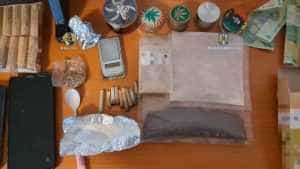 (VIDEO) Argeș: 19 percheziții domiciliare pentru trafic de droguri! 8 persoane au fost arestate! 3 droguri3 - (VIDEO) Argeș: 19 percheziții domiciliare pentru trafic de droguri! 8 persoane au fost arestate!