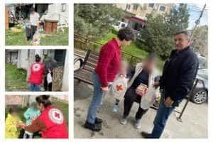 Pachete cu alimente oferite familiilor defavorizate din Costești 24 Costești
