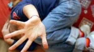 copil batut - Argeș: Și-a bătut copiii în repetate rânduri! Bărbat de 50 de ani, reținut de poliție