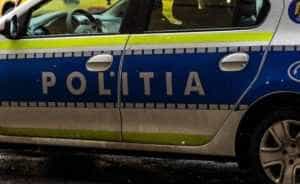 Polițiștii argeșeni au intervenit la 296 de solicitări în această minivacanță! 1 politia-masina