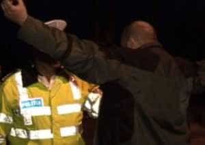 1 ofer incatusat dupa ce a fost prins de doua in aceeasi noapte beat la volan - A făcut-o lată în prima zi de Paște! Beat, un șofer din Argeș a intrat cu mașina în gardul unui magazin