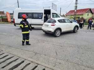 (VIDEO) Accident între un microbuz și un autoturism la Ștefănești! Trei persoane asistate la fața locului 1 WhatsApp Image 2023 04 19 at 08.28.23 - (VIDEO) Accident între un microbuz și un autoturism la Ștefănești! Trei persoane asistate la fața locului