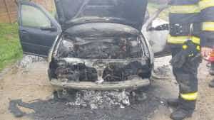 incendiu masina 1 - Mașină făcută scrum, în Mioveni! Șofer salvat la limită