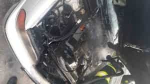 incendiu e1682144245188 - Incendiu izbucnit la un autoturism cu instalație gpl, în comuna Bradu!