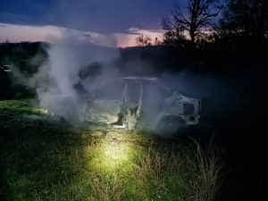 Mașină înghițită de flăcări pe timpul nopții, în Argeș! 2 incendiu masina - Mașină înghițită de flăcări pe timpul nopții, în Argeș!