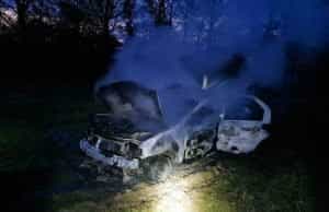 Mașină înghițită de flăcări pe timpul nopții, în Argeș! 1 incendiu masina1 e1682145402227 - Mașină înghițită de flăcări pe timpul nopții, în Argeș!