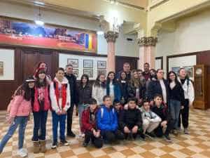 Elevi din Turcia, la Primăria Pitești 27 Sursă foto: Facebook Primăria Municipiului Pitești.