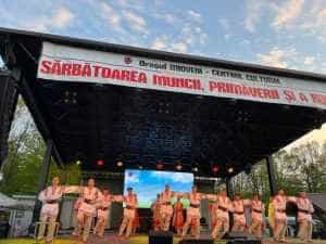 Atmosferă de sărbătoare la Mioveni. Spectacolul continuă și azi! 1 la Mioveni