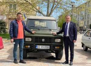 Piața Primăriei. Peste 30 de autoturisme de colecție au încântat piteștenii 23 Sursă foto: Facebook Primăria MUnicipiului Pitesti