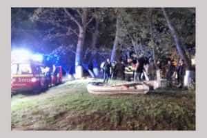 barca rasturnata rau