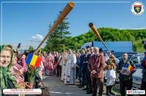 Conducerea CJ Argeș, la Slujba de Sfințire a Așezării Pietrei de Temelie a Bisericii Schitului închinat Sfântului Neagoe Basarab 1 cj Argeș la Vlădești