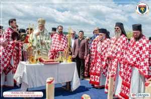 Conducerea CJ Argeș, la Slujba de Sfințire a Așezării Pietrei de Temelie a Bisericii Schitului închinat Sfântului Neagoe Basarab 3 cj Argeș la Vlădești