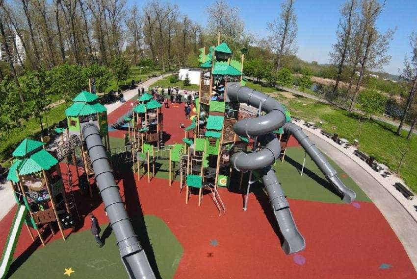 loc de joaca nou in Lunca Argesului Sursă foto: Primăaria Pitesti