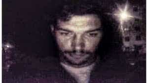 barbat cautat - Bărbat dat în urmărire, după ce i-a furat geanta unei bătrâne și i-a golit cardul bancar