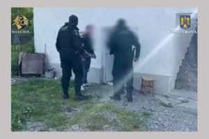 (VIDEO) Percheziții la Berevoiești. Bărbat de 36 de ani reținut pentru trafic de persoane 1 bărbat reținut berevoiesti