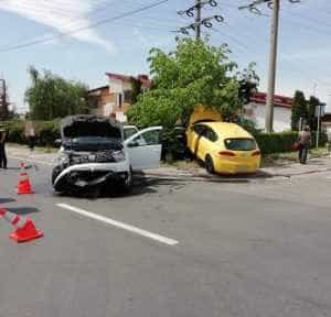 ACUM! Accident cu două mașini în Mioveni 1 1dee23dc 7bd2 44ce a95f 7cd22d805453 - ACUM! Accident cu două mașini în Mioveni