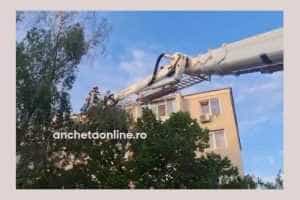 (VIDEO) Mamă cu copii rămasă pe dinafară la Pitești. A fost ajutată de pompieri 1 pompieri Pitești