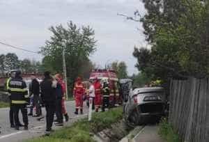 Mașină răsturnată în Stâlpeni! 1 1a490c21 2379 4440 acc9 ad097836a098 - Mașină răsturnată în Stâlpeni!