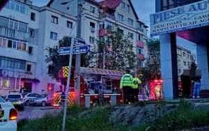 9458ac4d ce7c 481c 8b14 d672f79f8d7d - Incendiu puternic la un magazin auto din Pitești! Au ars o parte din piese, dar și cutiile depozitate pe rafturi