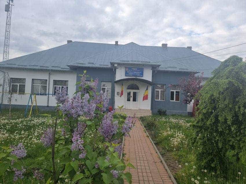 Scoala Gimnaziala Albestii de arges Sursă foto: Facebook PNL Albestii de Arges