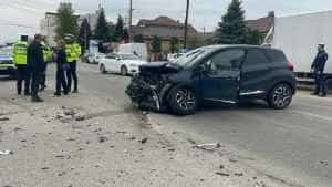 accident - (VIDEO) Argeș: Mașină făcută zob într-un accident rutier! O femeie a ajuns la spital!