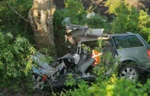 Accident mortal cauzat de un șofer de 24 de ani! A intrat cu mașina într-un copac! 22 Sursa Foto Antena 3 CNN