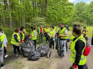 ”Voluntar în orașul tău: Piteștiul meu curat!” S-au strâns peste 3,5 tone de deșeuri 12 Sursă foto: Facebook Primăria Municipiului Pitești