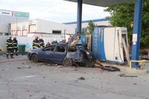 Un tânăr a murit după ce o mașină a explodat într-o stație de alimentare cu gaz. Poliția a deschis dosar penal 1 explodat benzinarie Pantelimon