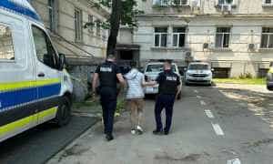 Cinci minori au spart 22 de mașini într-o singură noapte, în Craiova! Un tânăr de 17 ani a fost reținut 1 arestat furt - Cinci minori au spart 22 de mașini într-o singură noapte, în Craiova! Un tânăr de 17 ani a fost reținut