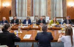 Nicolae Ciucă despre solicitările cadrelor didactice: „Sunt legitime, dar soluția nu este o grevă generală pe final de an” 1 Nicolae Ciucă