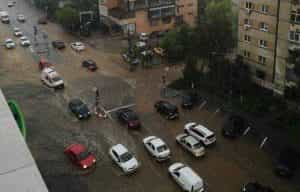 nord inundatii e1684934091430 - (VIDEO) Pitești: Zona Nord - Sub ape! "Canalizarea-i pe trotuar"