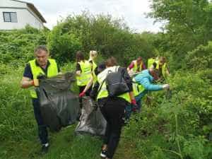 Cristian Gentea - voluntar la acțiunea de ecologizare. Peste 10,5 tone de deșeuri colectate într-o zi! 1 Gentea a curatat Pitestiul1 - Cristian Gentea - voluntar la acțiunea de ecologizare. Peste 10,5 tone de deșeuri colectate într-o zi!