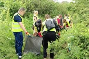 Gentea a curatat pitestiu - Cristian Gentea - voluntar la acțiunea de ecologizare. Peste 10,5 tone de deșeuri colectate într-o zi!