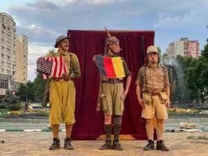 Festivalul de Teatru în Stradă PISTF. A treia zi de reprezentații teatrale de excepție, ”La ceas”! 2 Sursă foto: Facebook Primăria Municipiului Pitești.
