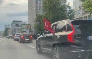 (Video) Turcii din Pitești sărbătoresc victoria lui Erdogan! 1 Turcii din Pitesti sarbatoresc victoria lui Erdogan - (Video) Turcii din Pitești sărbătoresc victoria lui Erdogan!