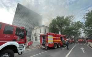 Incendiu puternic în centrul Capitalei! Pompierii au intervenit cu 11 autospeciale 22 pompieri isu 640x400 1 - Incendiu puternic în centrul Capitalei! Pompierii au intervenit cu 11 autospeciale
