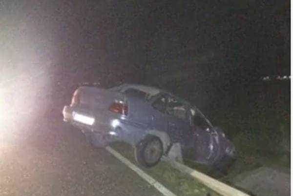Mașină în șanț noaptea