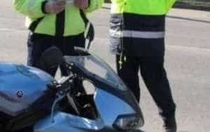 A condus fără drept un moped neînmatriculat, cu număr fals! Argeșean sancționat! 1 Moped