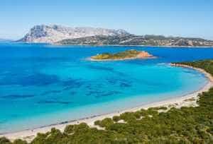 Din această vară. Număr limitat de turiști pe plajele din Sicilia și Sardinia 1 Sursă foto: sardiniaunlimited.com