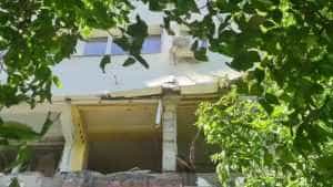 bloc - Explozie puternică într-un apartament din București! O persoană a fost prinsă sub o placă de beton