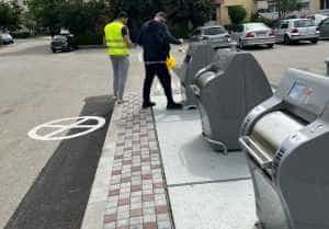 Astăzi, în cartierul Trivale. Piteștenii, învățați cum se folosesc containerele îngropate 30 Sursă foto: Facebook Cristian Gentea.
