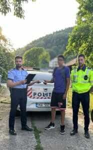 d82d2727 c664 4d37 aa30 41193b488e2e 1 - Un tânăr din Stoenești și-a recuperat telefonul pierdut datorită polițiștilor argeșeni