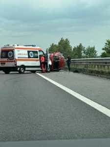 Accident A1 ambulanta - Accident pe A1! Mașină răsturnată