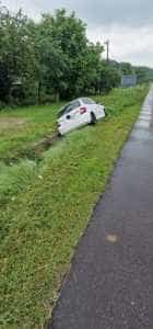 Accident la Stâlpeni! O mașină s-a răsturnat 5 Masina rasturnata Stalpeni - Accident la Stâlpeni! O mașină s-a răsturnat