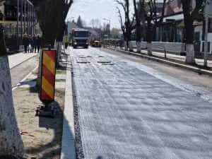 Peste 60 de milioane de euro din fonduri europene pentru infrastructura oraşului CURTEA DE ARGEȘ 2 asfaltare bulevard - Peste 60 de milioane de euro din fonduri europene pentru infrastructura oraşului CURTEA DE ARGEȘ