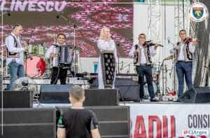 Mario Fresh și Antonia au cântat pentru brădeni, de ziua lor! 2 bradu ziua comunei - Mario Fresh și Antonia au cântat pentru brădeni, de ziua lor!